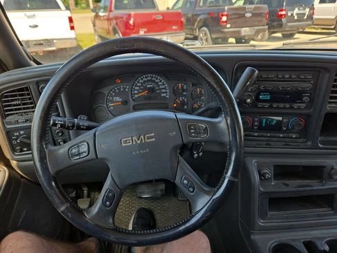 Used 2004 GMC Sierra 1500 SLT w/ Off-Road Package AWD/4WD image 16