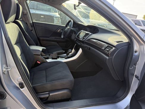 Used 2016 Honda Accord EX image 10