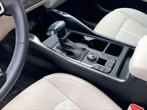 Certified 2025 Kia Sorento S w/ Panoramic Sunroof Package FWD image 17