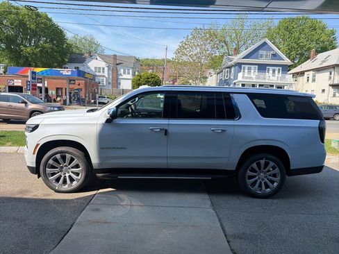 New 2026 Chevrolet Suburban Premier w/ Sun And Tow Package AWD/4WD image 2