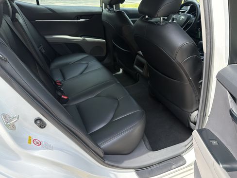 Used 2018 Toyota Camry LE FWD image 15