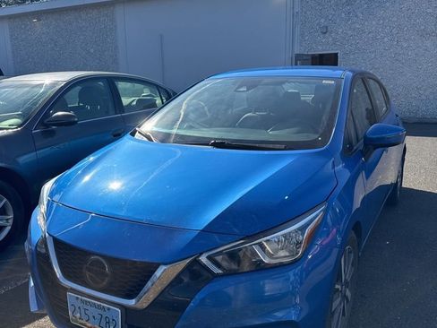 Used 2020 Nissan Versa SV image 3