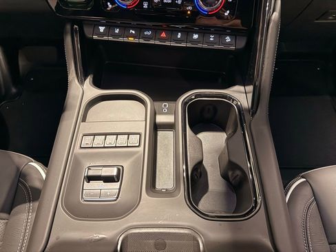 Used 2025 GMC Sierra 2500 AT4X image 29