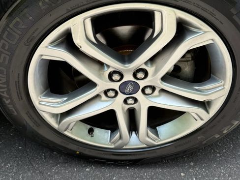 Used 2016 Ford Edge Titanium FWD image 24