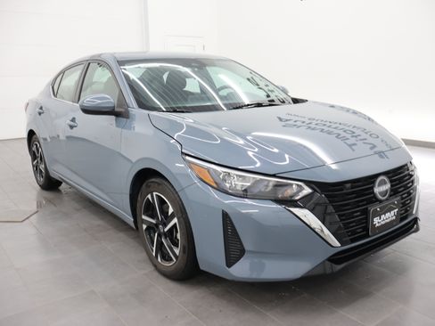 Used 2024 Nissan Sentra SV FWD image 2
