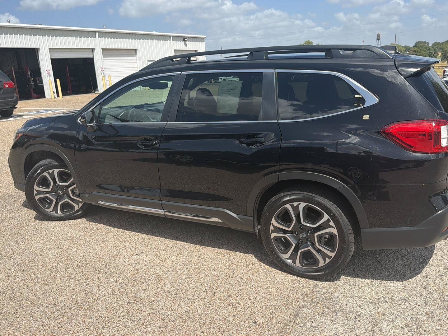 Used 2023 Subaru Ascent Limited AWD/4WD image 6