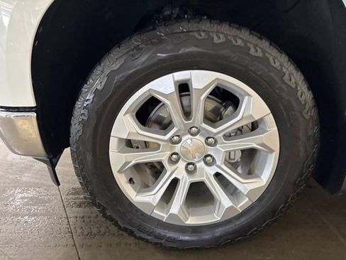 Used 2023 Chevrolet Silverado 1500 LTZ w/ LTZ Convenience Package II AWD/4WD image 7
