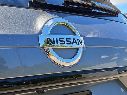 Used 2018 Nissan Rogue SV w/ Premium Package FWD image 36