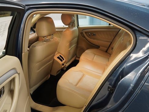 Used 2018 Ford Taurus SEL image 16