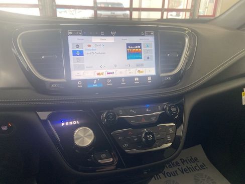 New 2026 Chrysler Pacifica Select image 43