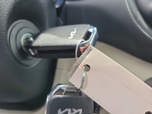 Certified 2025 Kia Soul LX w/ LX Technology Package FWD image 26