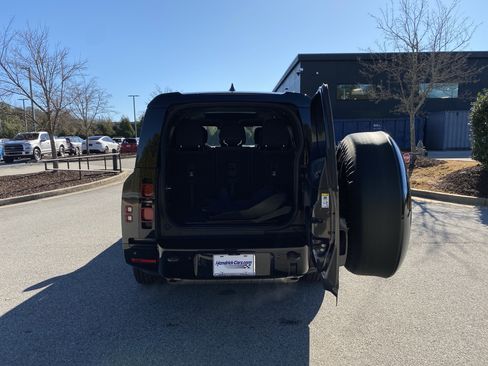 Used 2023 Land Rover Defender 130 X-Dynamic SE image 49