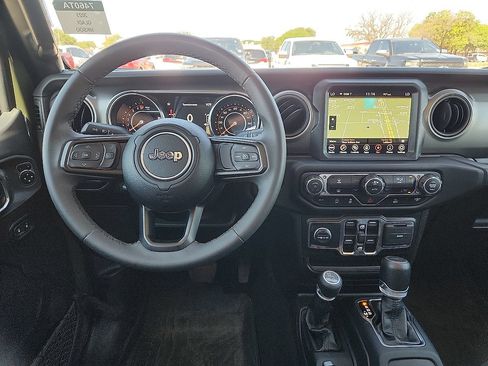 Used 2023 Jeep Gladiator Sport AWD/4WD image 6