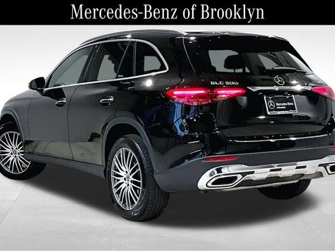 Used 2023 Mercedes-Benz GLC 300 4MATIC image 11