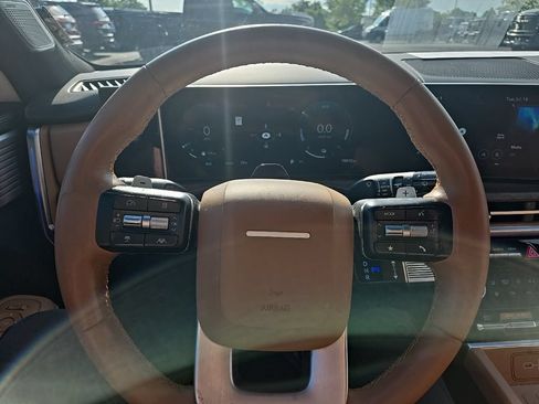 Used 2025 Hyundai Santa Fe Limited FWD image 18