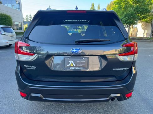 Used 2019 Subaru Forester Premium AWD/4WD image 9