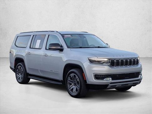 Used 2024 Jeep Wagoneer L Series II RWD image 3