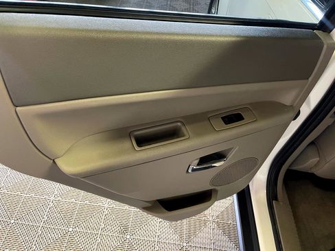 Used 2005 Jeep Grand Cherokee Limited image 22