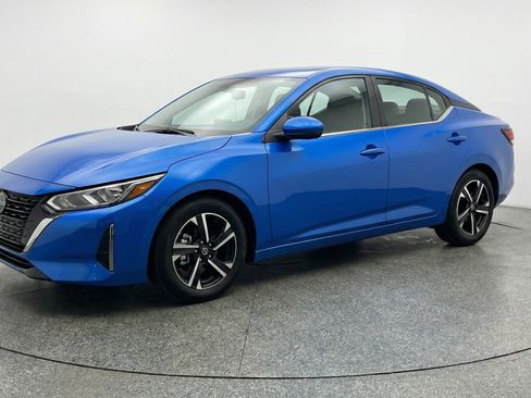 Used 2025 Nissan Sentra SV image 3