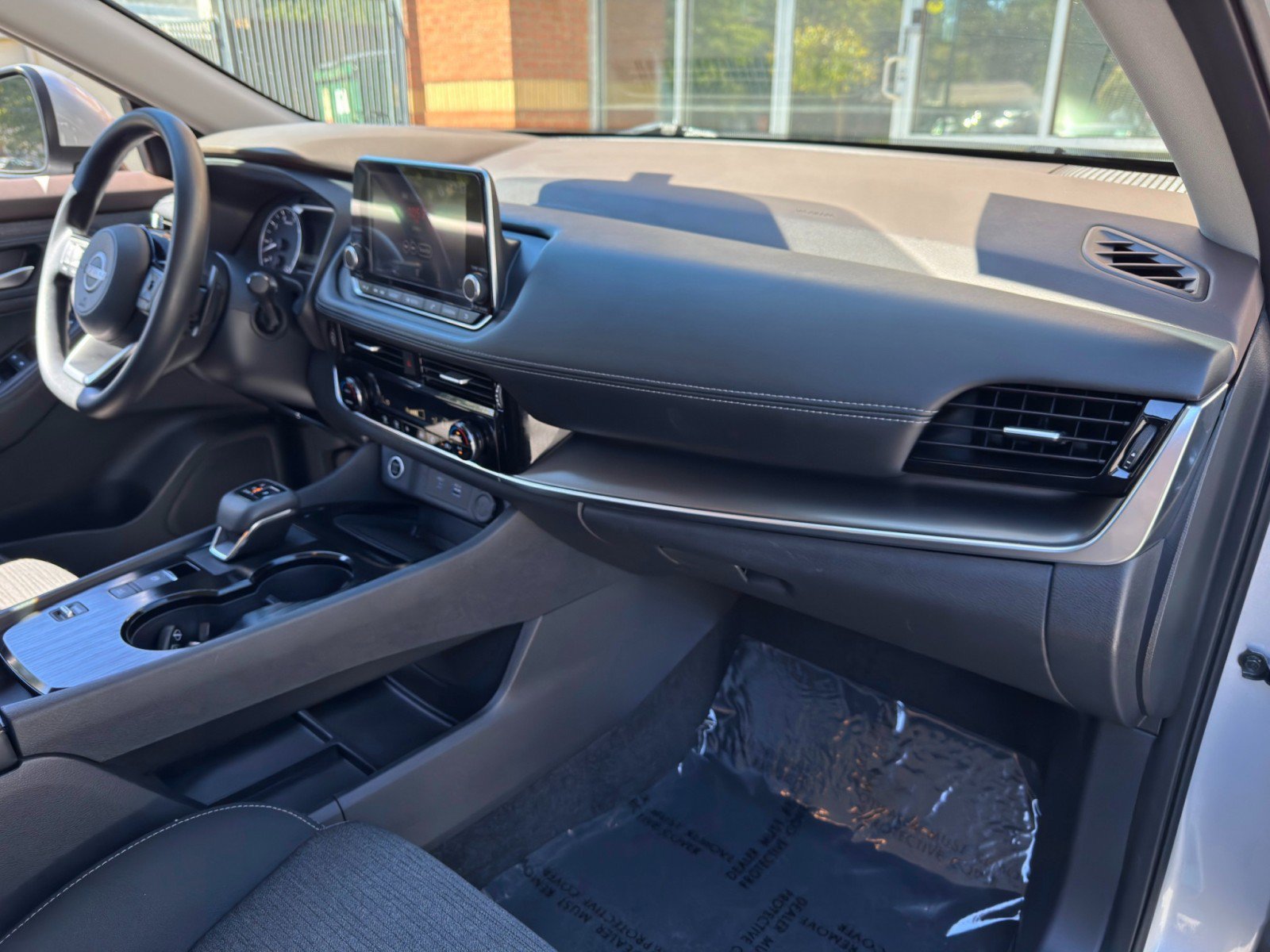 Used 2022 Nissan Rogue SV FWD image 13
