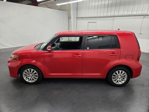 Used 2015 Scion xB FWD image 2