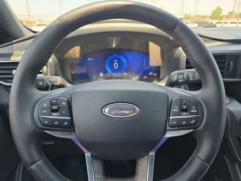 Used 2020 Ford Explorer Platinum w/ Premium Technology Package AWD/4WD image 19