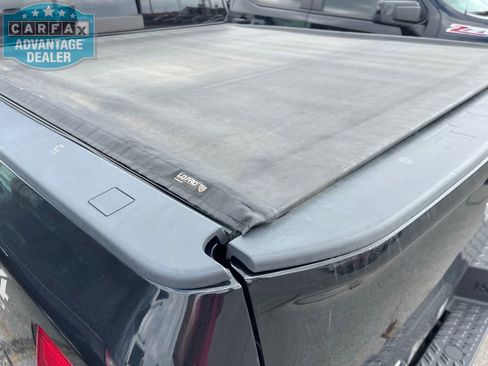 Used 2019 Nissan Titan SV image 6