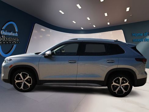 Certified 2025 Volkswagen Tiguan SE FWD image 7