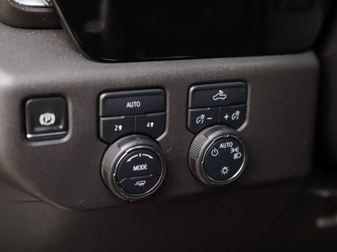 Used 2024 Chevrolet Silverado 1500 LT AWD/4WD image 10