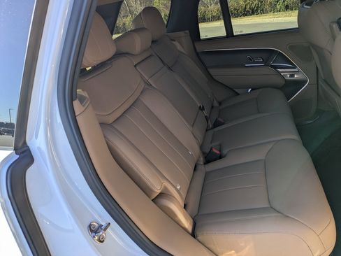 Certified 2025 Land Rover Range Rover SE image 28