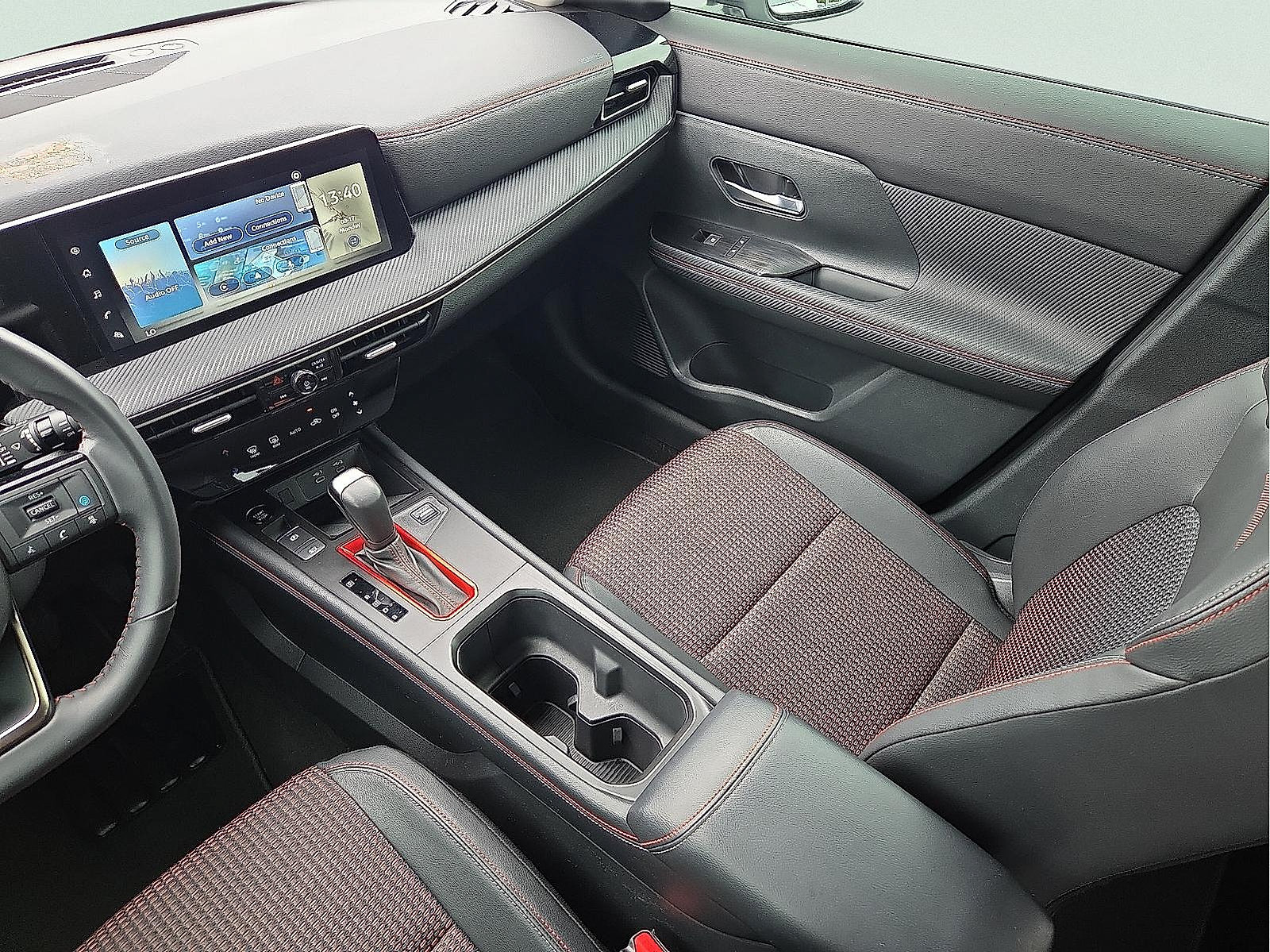 Used 2025 Nissan Kicks SR AWD/4WD image 12