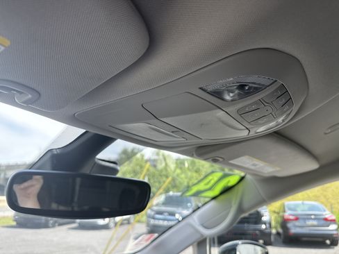 Used 2024 Chrysler Pacifica Touring-L FWD image 29