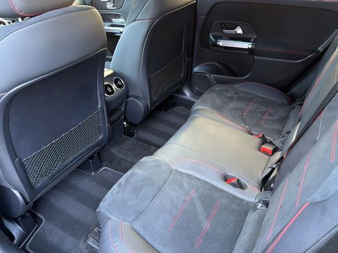 Used 2023 Mercedes-Benz GLB 250 image 11