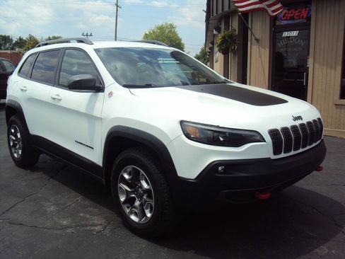 Used 2019 Jeep Cherokee Trailhawk AWD/4WD image 2