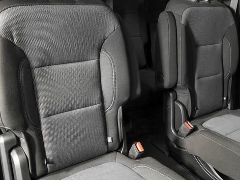 Used 2023 Chevrolet Traverse LT FWD image 41