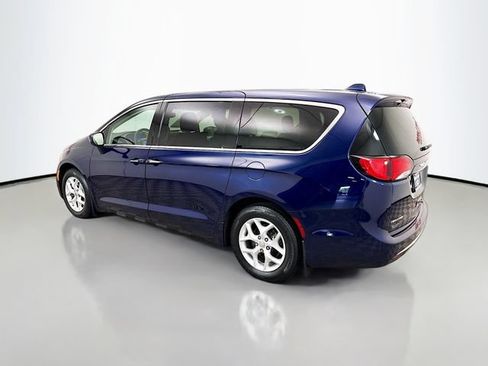 Used 2018 Chrysler Pacifica Touring Plus w/ Tire & Wheel Group FWD image 5