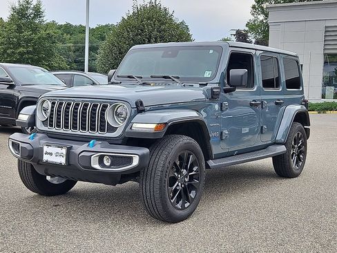 Used 2024 Jeep Wrangler Unlimited Sahara AWD/4WD image 3