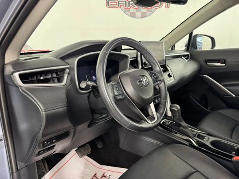 Used 2023 Toyota Corolla Cross XLE w/ Convenience Package AWD/4WD image 10