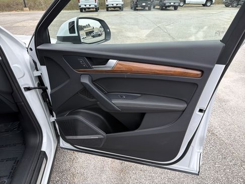 Used 2023 Audi Q5 2.0T Prestige w/ Prestige Package image 18