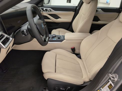 Certified 2025 BMW i4 eDrive40 w/ Premium Package image 5
