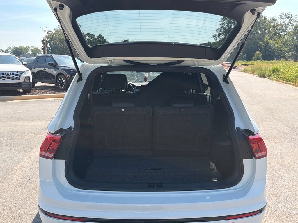 Used 2021 Volkswagen Tiguan SE R-Line FWD image 18