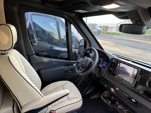 Used 2020 Mercedes-Benz Sprinter 3500 image 17