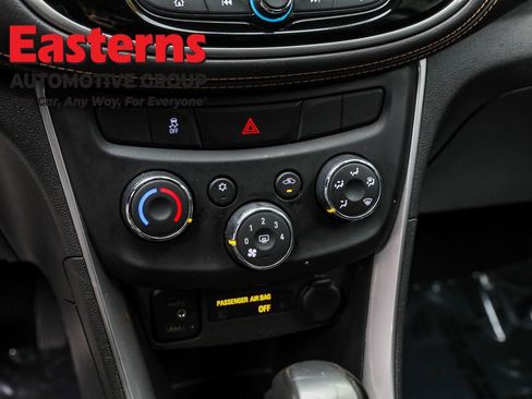 Used 2020 Chevrolet Trax LT w/ LT Convenience Package image 20