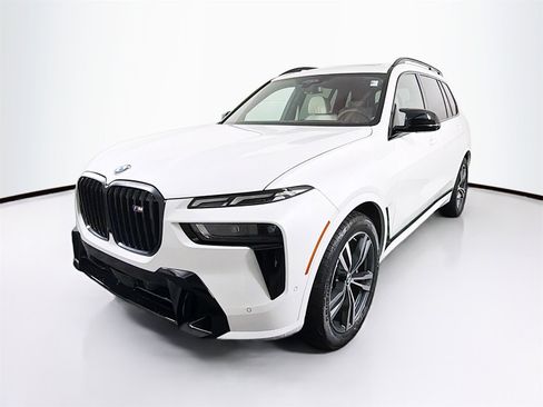 New 2026 BMW X7 M60i image 3