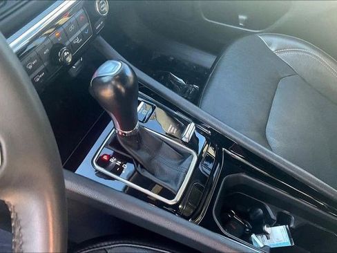 Used 2023 Jeep Compass Limited image 17