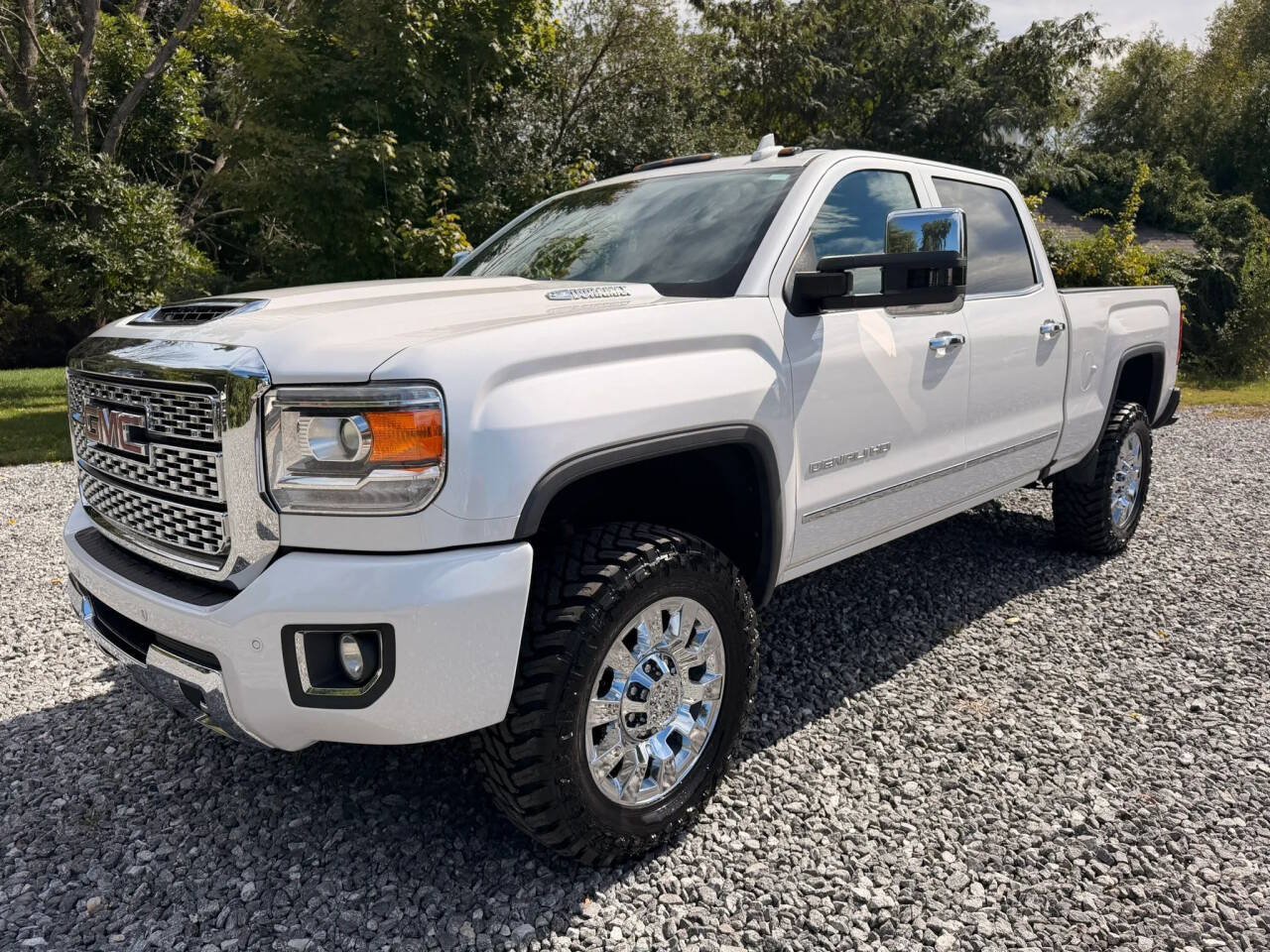 Used 2018 GMC Sierra 2500 Denali w/ Duramax Plus Package AWD/4WD image 3
