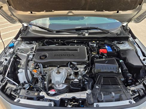 Used 2025 Honda Civic LX image 32