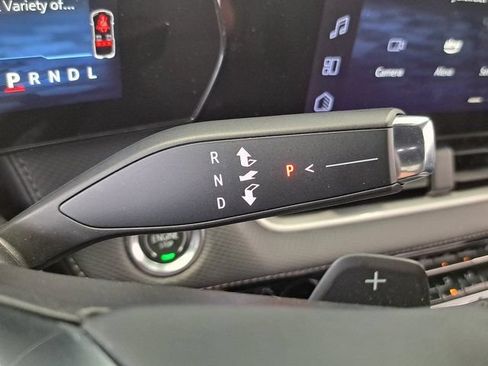 Used 2025 Chevrolet Equinox LT FWD image 11