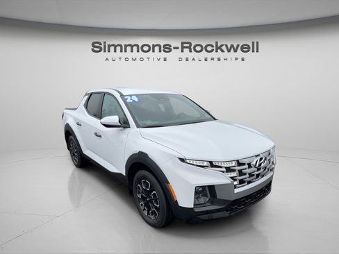 Used 2024 Hyundai Santa Cruz SE image 3