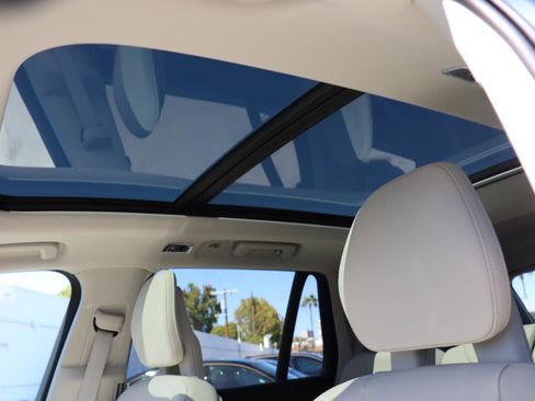 Used 2022 Volvo XC90 T8 Inscription Expression w/ Protection Package image 18